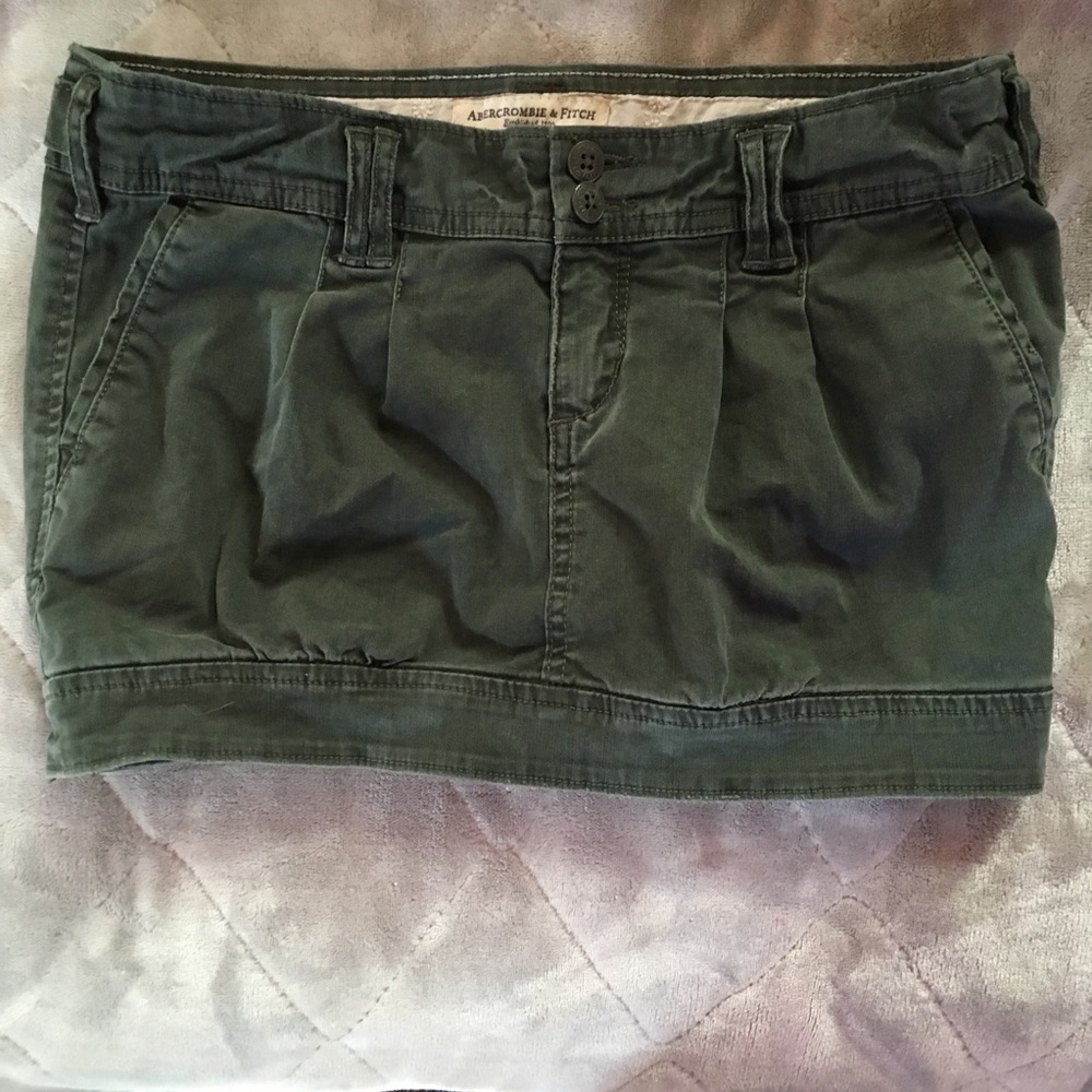 Gently used Green mini bubble skirt size 00